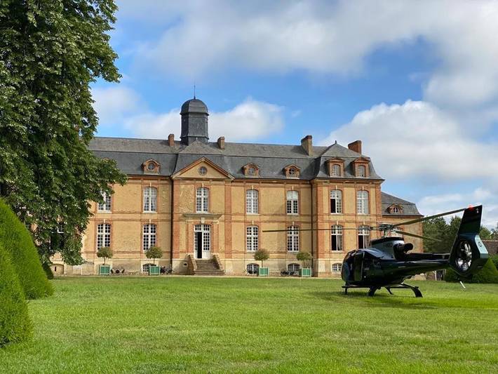 Maison d’hôte pour 24 personnes, avec piscine et jardin ainsi que sauna et jacuzzi, animaux acceptés