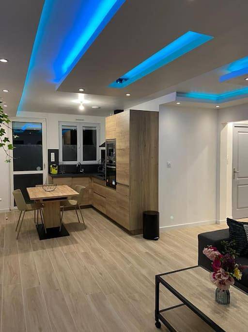 Gîte pour 6 personnes, avec terrasse à Morbier - 4