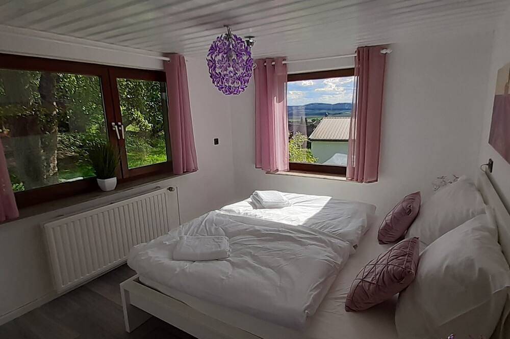D&B staycation Ferienpark,\nferienwohnung \"Die schöne Aussicht\" in Niedenstein, Schwalm-Eder-Kreis