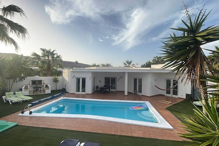 Villa für 7 Personen, mit Balkon und Garten - 1
