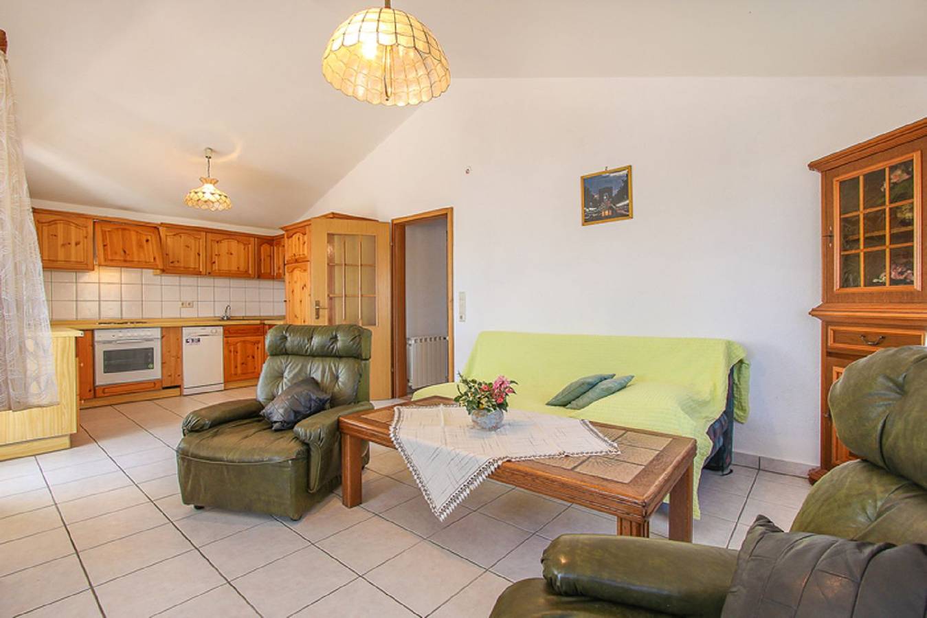 Ganze Wohnung, 800 Meter zum Sandstrand mit Pool, Klima, Balkon, Grill in Medulin Stadt, Medulin