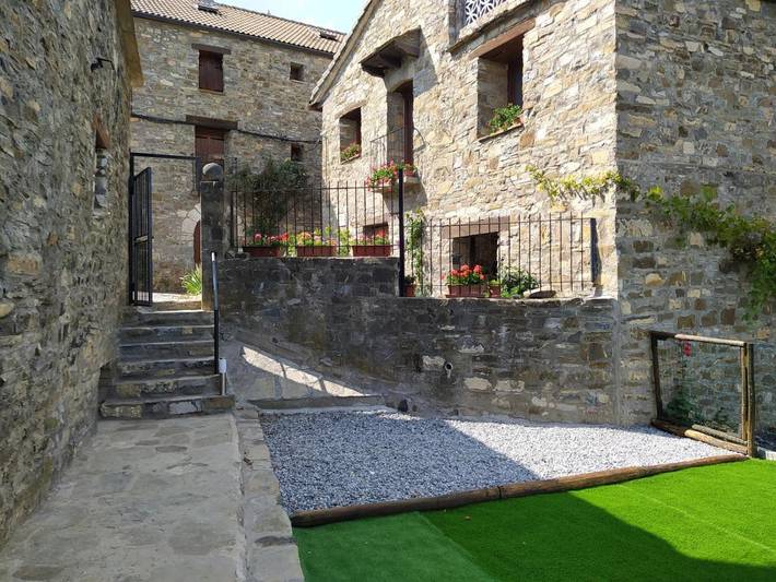 Casa rural para 4 personas, con jardín además de terraza y vistas en Puértolas - 2