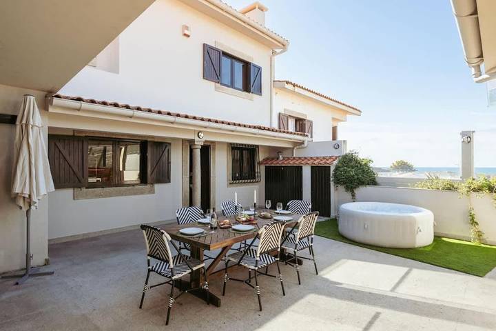 Casa de férias para 10 pessoas, com terraço e jacuzzi e ainda jardim, com animais de estimação em Município Vila Chã