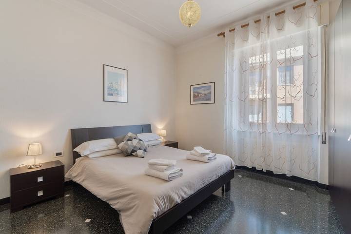 Entire apartment, Apartment 'Mare E Monti' with Sea View, Wi-Fi and Air Conditioning in Ponente (Genova), Genoa