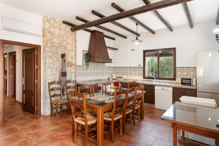 Country House 'La Sierrezuela - Families Only' with Mountain Views, Wi-Fi & Air Conditioning in Posadas, Córdoba Province