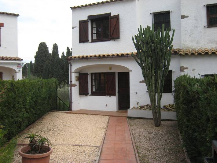 Casa rural para 6 personas, con vistas y terraza además de piscina y jardín en Torroella de Montgrí - 2