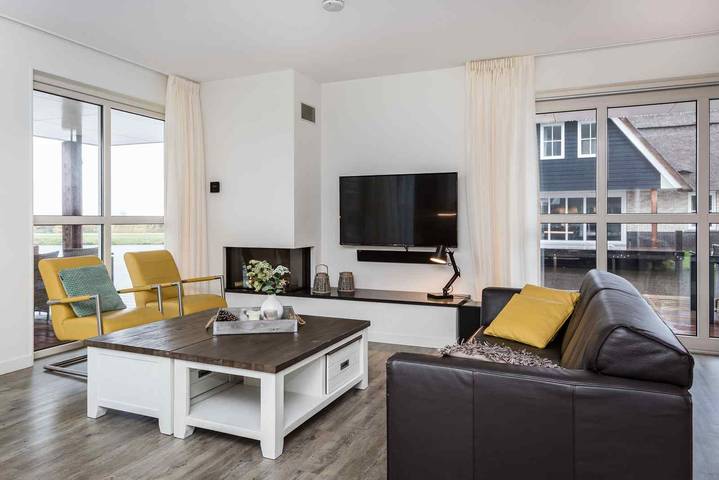 Luxuriöse Villa für 12 Personen mit privater Sauna am Tjeukemeer in Friesland in Delfstrahuizen, Friesland