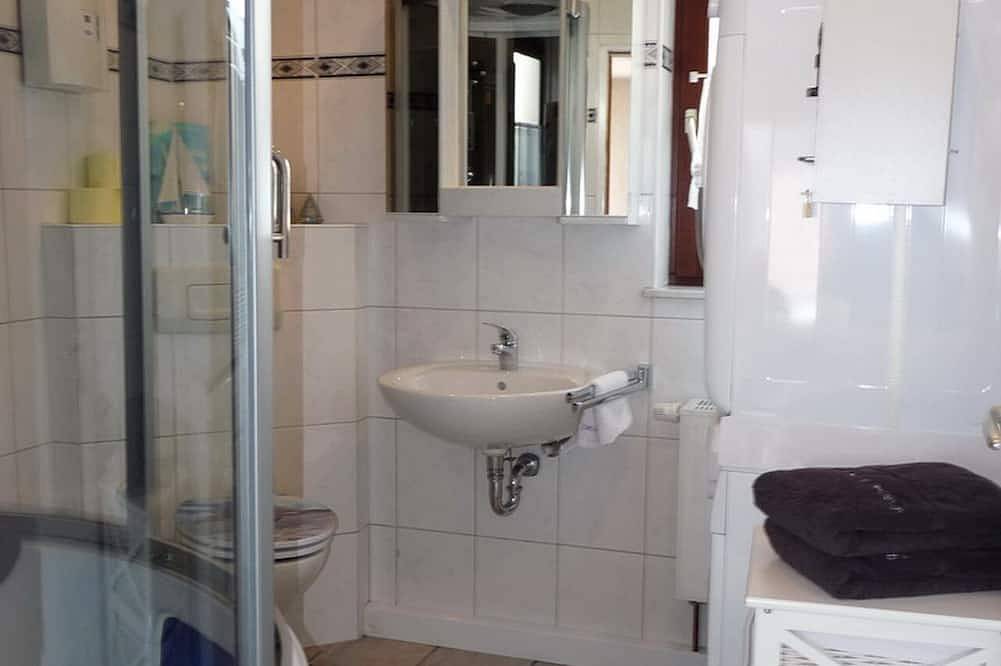 Entspannung pur mit Dampfdusche und Whirlpool in einem Komfort Ferienhaus in Bad Berleburg, Kreis Siegen-Wittgenstein