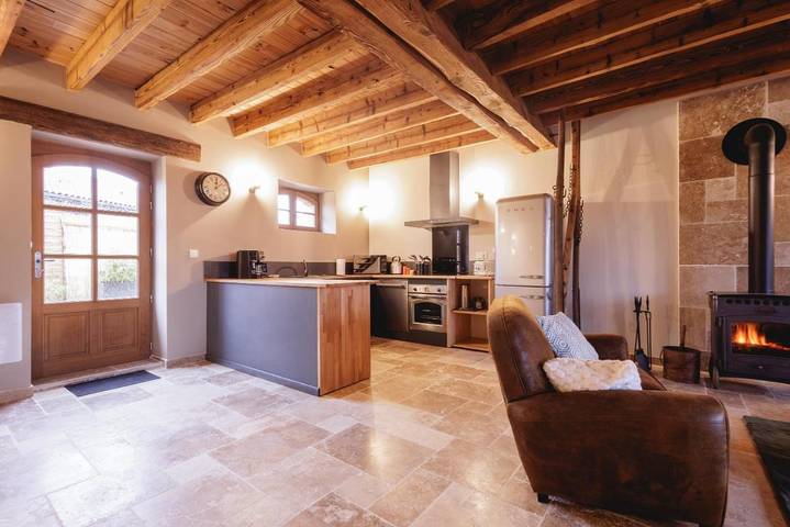 Gîte pour 2 personnes, avec terrasse ainsi que vue et jardin à Péronnas - 2