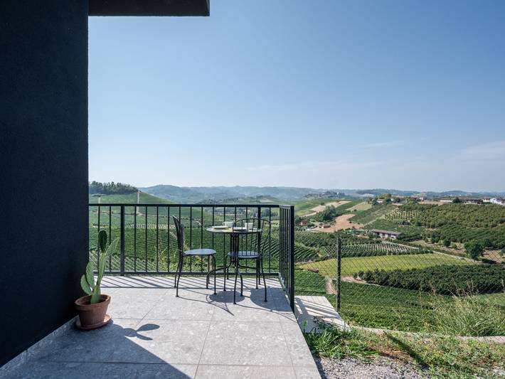 Location de vacances pour 2 personnes, avec Balcon ainsi que Jardin et Vue à Neive