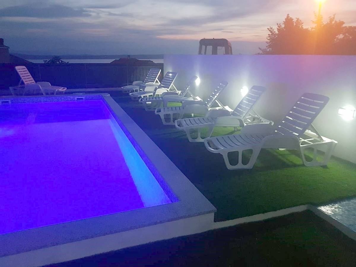 Ganze Wohnung, Baretic / Apartment A1 mit einem Schlafzimmer und Gemeinschaftspool in Crikvenica, Primorje-Gorski Kotar