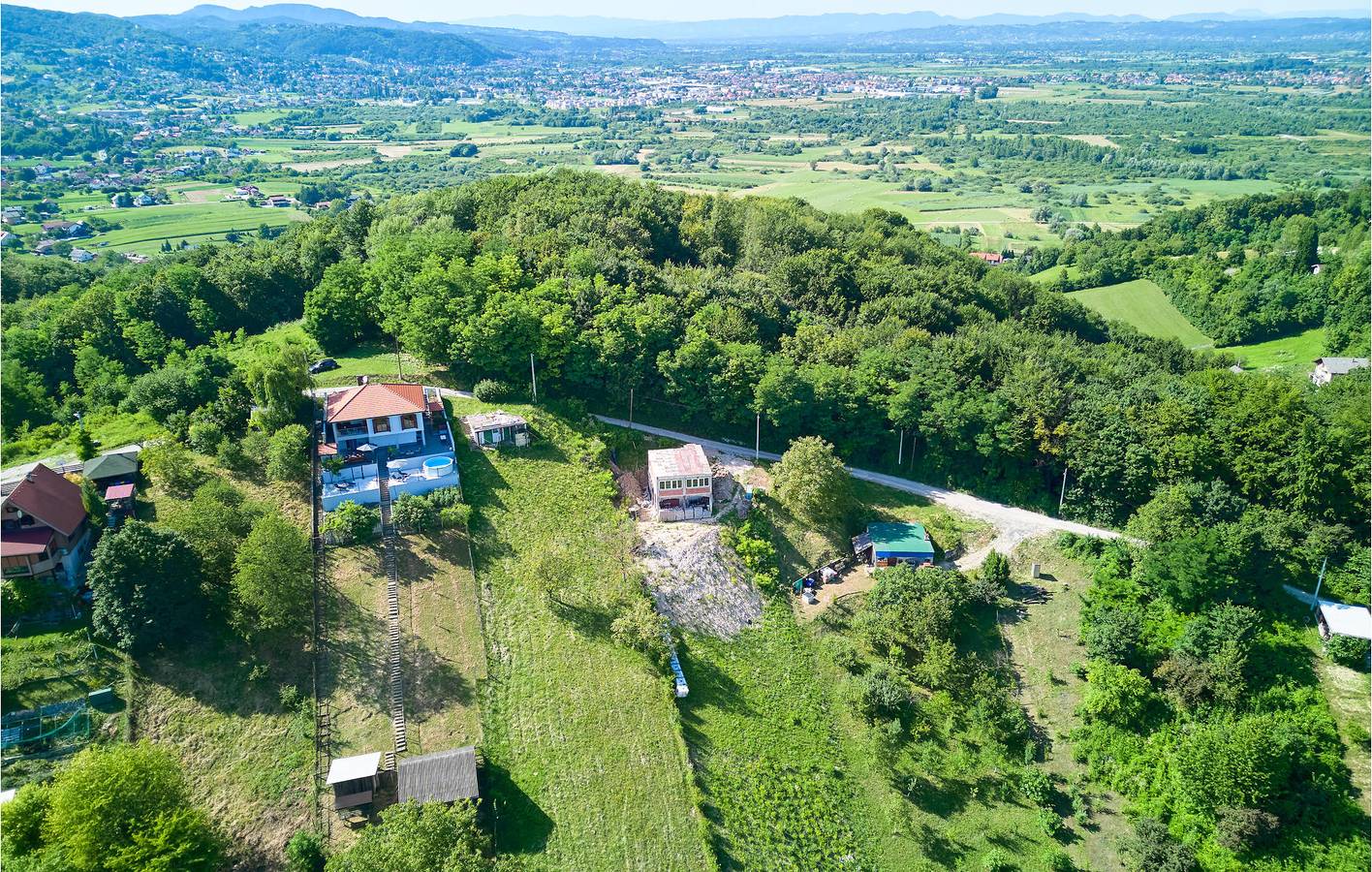 Charmant appartement van 120 m² met zwembad, terras en barbecue! in Zagreb en omgeving