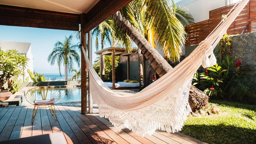 Location de vacances pour 10 personnes, avec vue ainsi que jardin et piscine à La Saline les Bains - 3