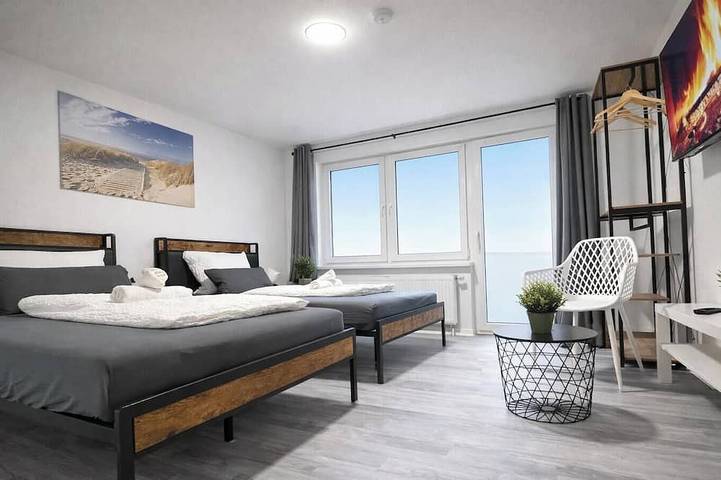 Ganze Wohnung, Stn Royale Suite mit 4 Sz, 8 Big Bed, Parkplatz, Terasse, Highspeed Wlan,Netflix in Bad Friedrichshall, Landkreis Heilbronn