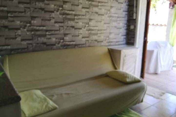 Gîte pour 3 personnes, avec terrasse ainsi que jardin et piscine à Ventiseri - 3