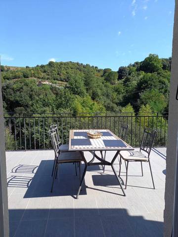 Gîte pour 4 personnes, avec terrasse à Reynès