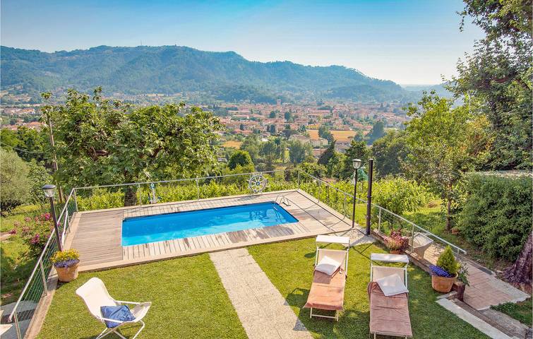 Appartement avec piscine à Camaiore avec parking et WiFi. in Camaiore, Riviera Italienne