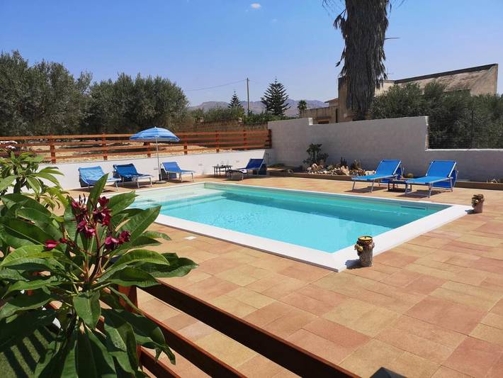 Appartamento vacanze per 4 persone, con piscina e giardino nonché panorama, adatto a famiglie con bambini - 1