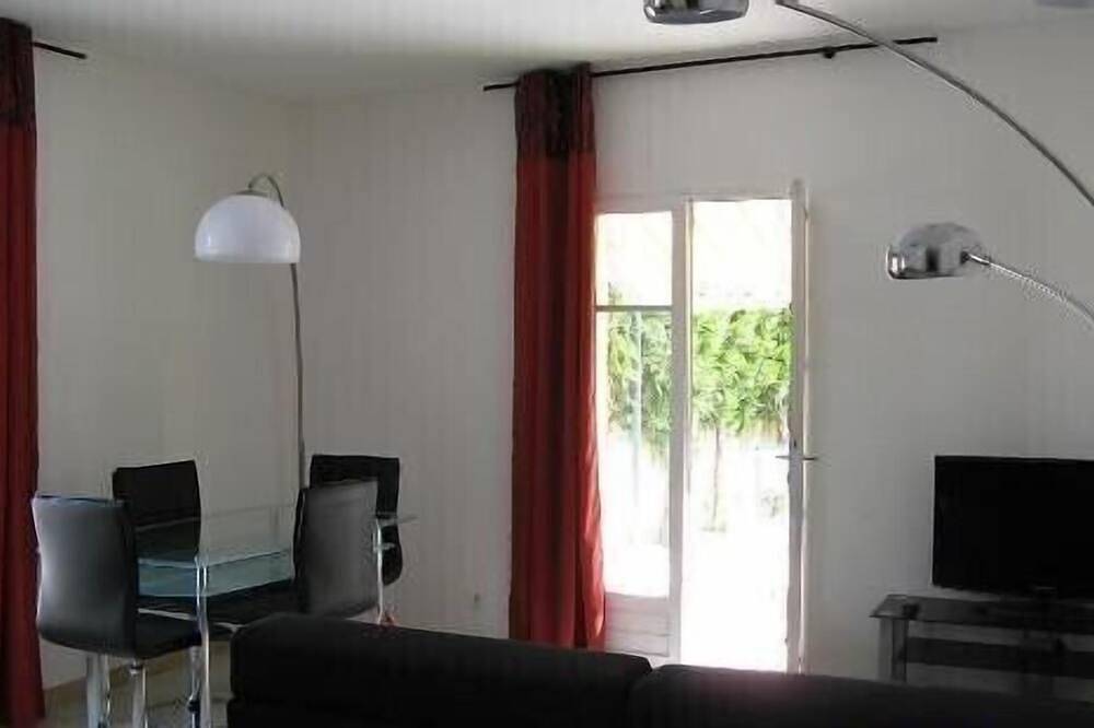 Entire apartment, 400m to the center of Uzès, appartment for 4 people in Uzès, Nimes region