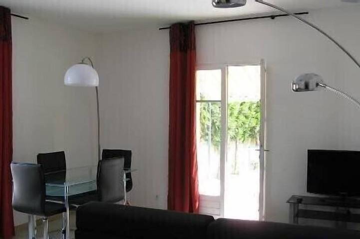 Appartement entier, Uzès à pied 400m centre, Appart. 4 pers. résidence calme, Jardin Tennis Piscine in Uzès, Région de Nîmes