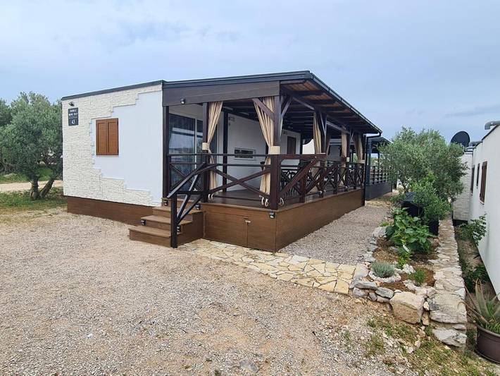 Camping für 7 Personen, mit Garten und Ausblick, mit Haustier in Pirovac