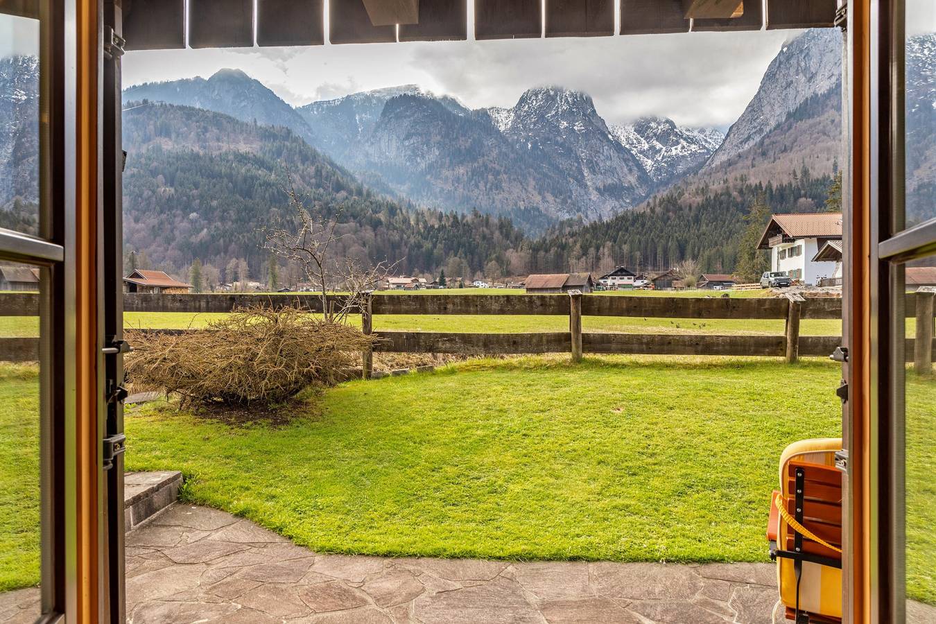 Geheel appartement, Vakantie Appartement "Frühholz - Wank" met Uitzicht op de Bergen, Privé Terras & Wi-Fi in Grainau, Eibsee