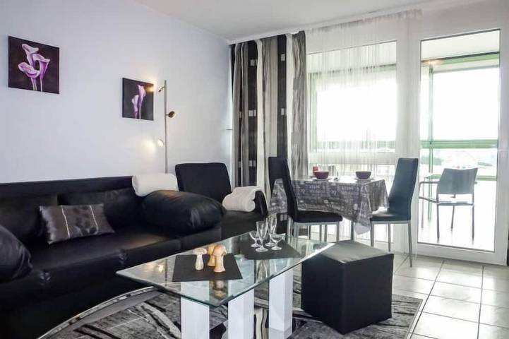 Ferienwohnung für 3 Personen, mit Balkon und Pool in Dittishausen