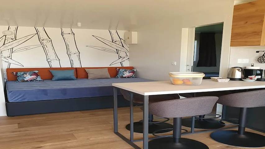 Camping für 7 Personen, mit Terrasse und Pool in Medulin