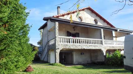 Gîte pour 7 personnes, avec terrasse à Coucouron