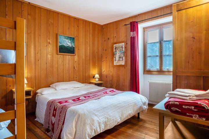 Apartamento inteiro, Apartamento 'Appartamento Moti' com vista para a montanha, jardim partilhado e varanda in Caldes, Ortler Alps