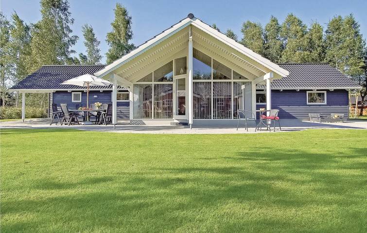 Ferienhaus für 10 Personen, mit Whirlpool und Terrasse sowie Garten und Sauna auf Seeland