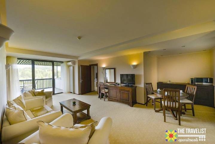 Location de vacances pour 6 personnes, avec jacuzzi et bassin pour enfant ainsi que jardin et piscine, adapté aux familles dans Poiana Brasov - Brasov - 2