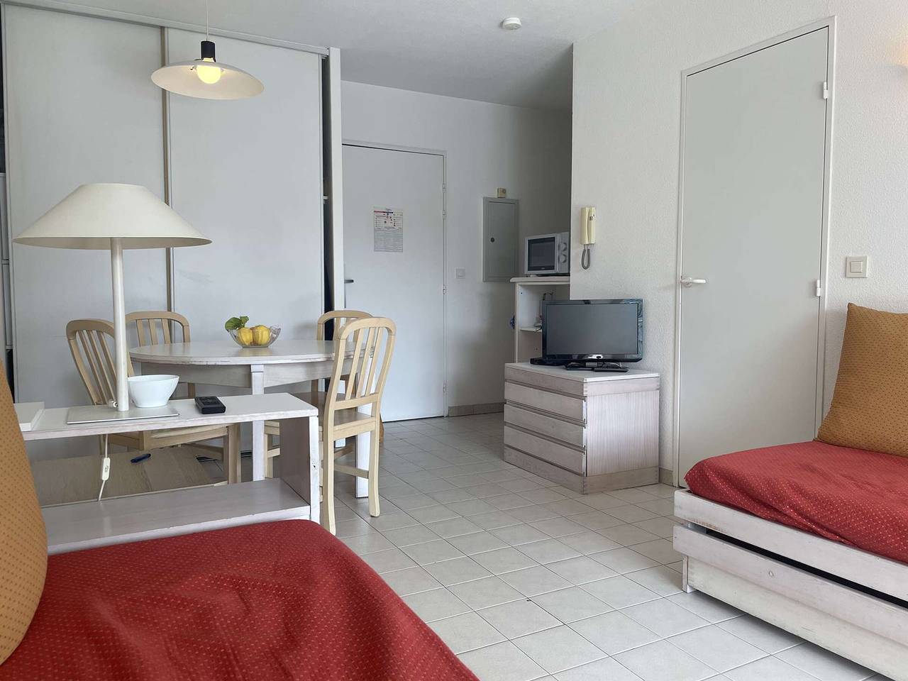 Entire apartment, 2-room apartment with pool - 4 guests, Juan les Pins in Antibes, Cannes region