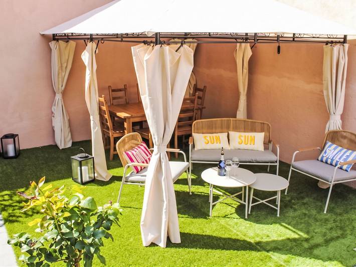 Location de vacances pour 4 personnes, avec Balcon ainsi que Terrasse et Jardin dans Carlazzo