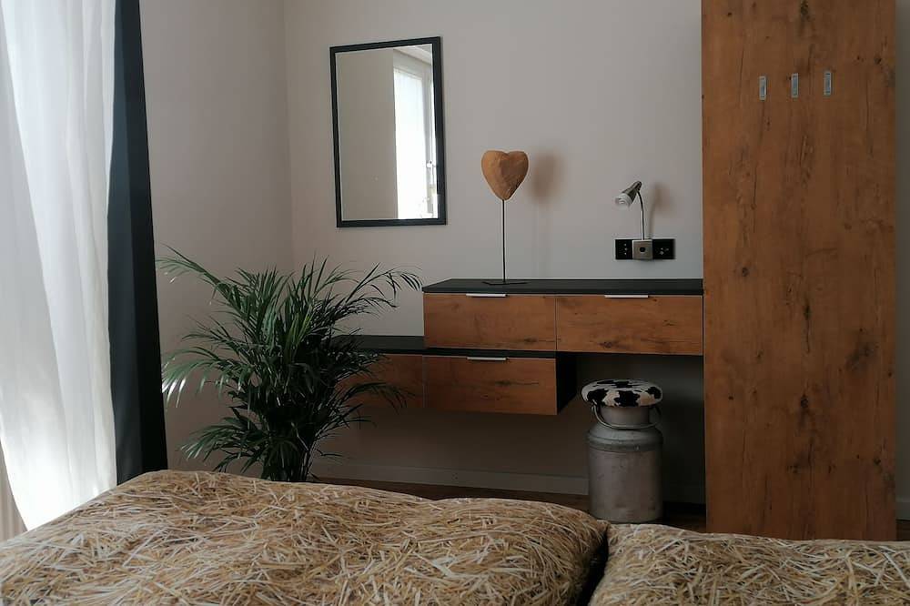 Ganze Wohnung, Gemütliche Ferienwohnung (80 m2) mit Holzterrasse und Liegewiese in Großheubach, Fränkisches Weinland