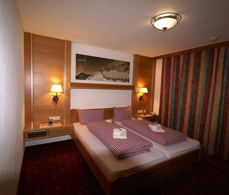 Doppelzimmer ohne Balkon in Tuxer Alpen, Uderns
