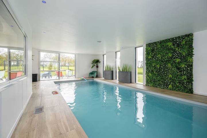 Location de vacances pour 10 personnes, avec piscine et jardin à Saint-Bihy
