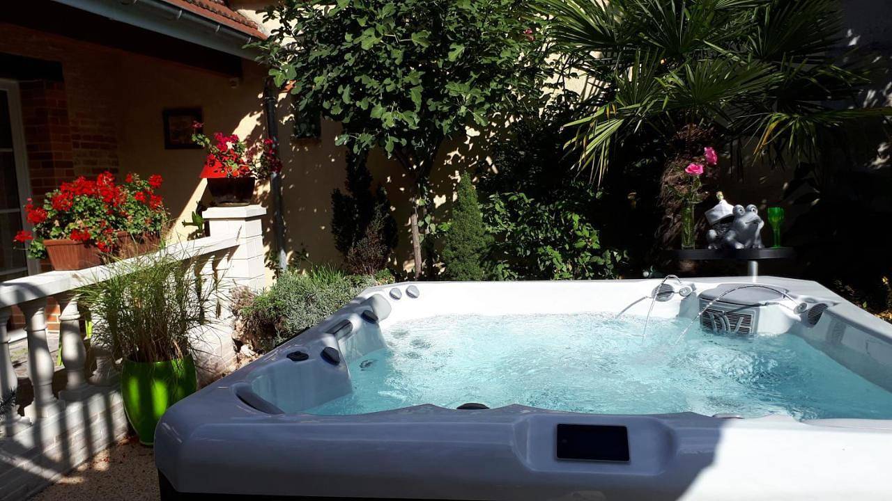 Double Room with Shared Bathroom in Pierry, Marne