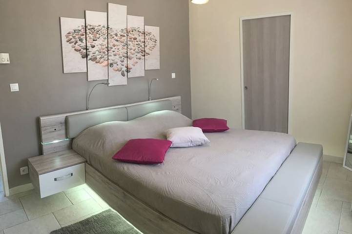 Location de vacances pour 6 personnes, avec terrasse et jardin, animaux acceptés à Vers-Pont-du-Gard - 4