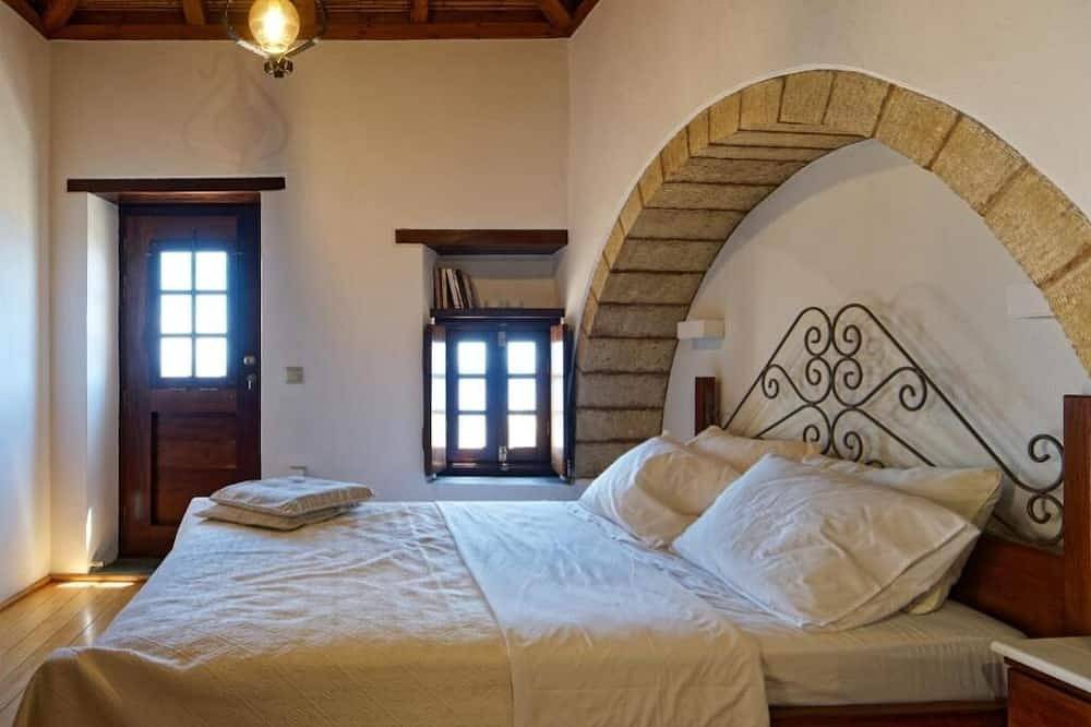 Ganze Wohnung, Charming Stay with Stunning Views -Petra– Monolithos Inn in Monemvasia, Peloponnes