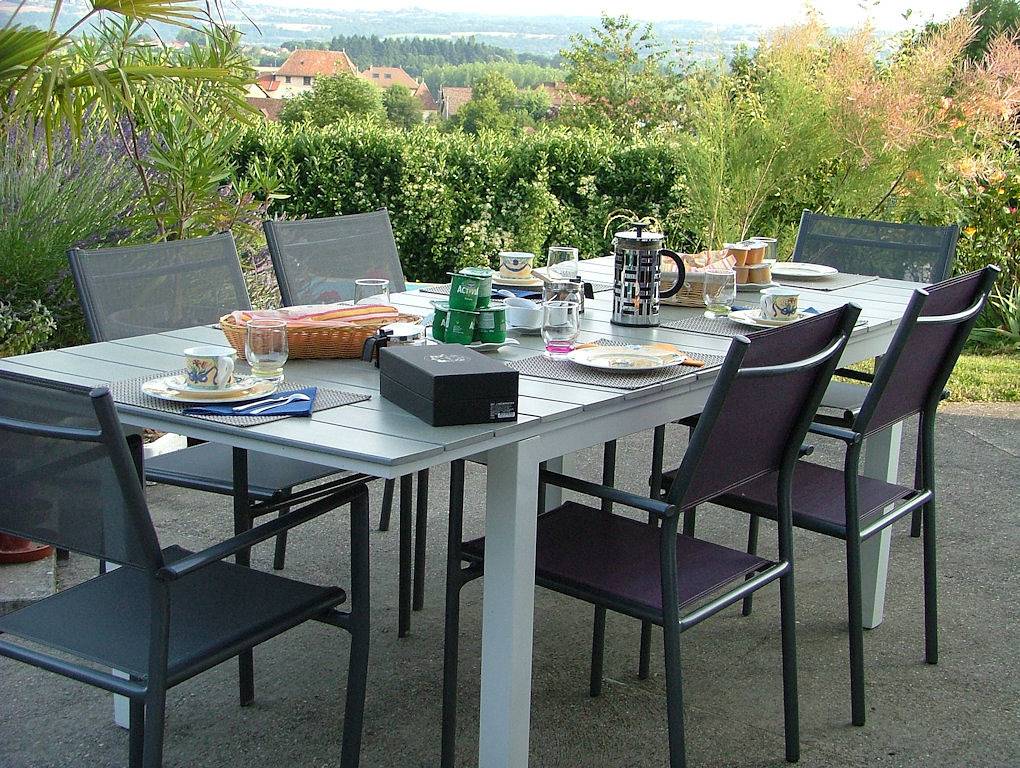 Chambre d'hôtes Les Enselmes - Chambre Ambre in Montagnieu, Région de La Tour-du-Pin