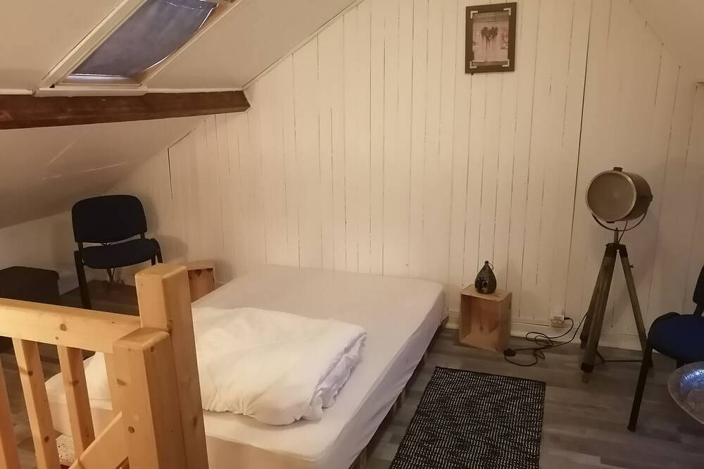 Agreable Maison De Ville Avec Cheminee Et Jardin, A 2 Min De La Plage in La Rivière-Saint-Sauveur, Région de Lisieux