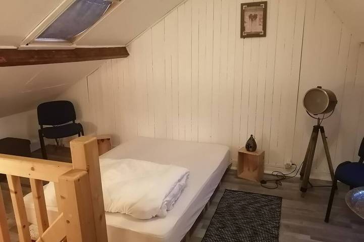 Agreable Maison De Ville Avec Cheminee Et Jardin, A 2 Min De La Plage in La Rivière-Saint-Sauveur, Région de Lisieux