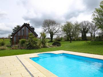 Gîte pour 4 personnes, avec terrasse ainsi que jardin et piscine à Saint-Michel-de-Montjoie