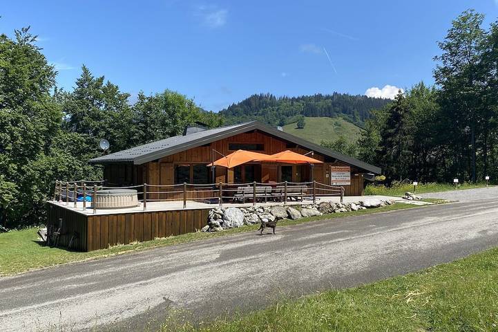 Casa rural para 15 personas, con jacuzzi además de sauna y jardín, Se admiten mascotas - 1
