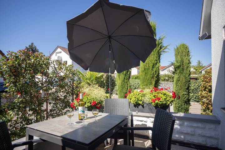 Ganze Wohnung, Ferienwohnung 'Bodensee' mit Balkon, Gartenblick und Wi-Fi in Friedrichshafen, Region Bodensee-Oberschwaben
