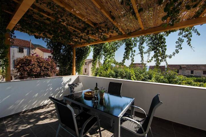 Maison d’hôte pour 2 personnes, avec jardin et balcon dans Vis
