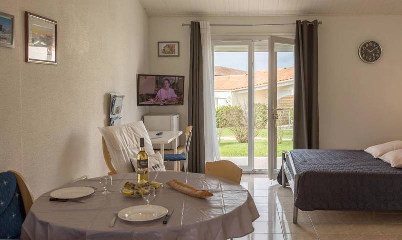 Gîte pour 2 personnes, avec jardin et vue dans Les Antilles de Jonzac - 3