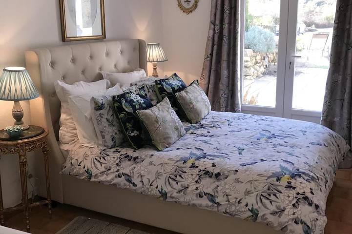 Gîte pour 4 personnes, avec jardin ainsi que piscine et terrasse, animaux acceptés à Saint-Antonin-du-Var - 2