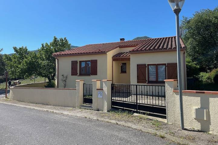 Location de vacances pour 5 personnes, avec Terrasse et Jardin à Montesquieu-des-Albères